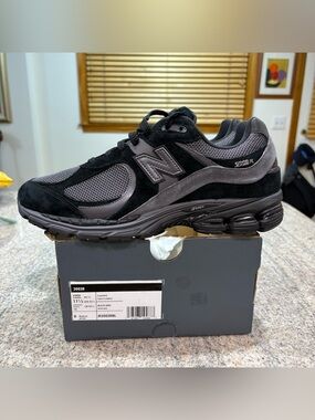 Brand new never worn New Balance 2002R Men's shoes - Black & Gray.  Size 11.5